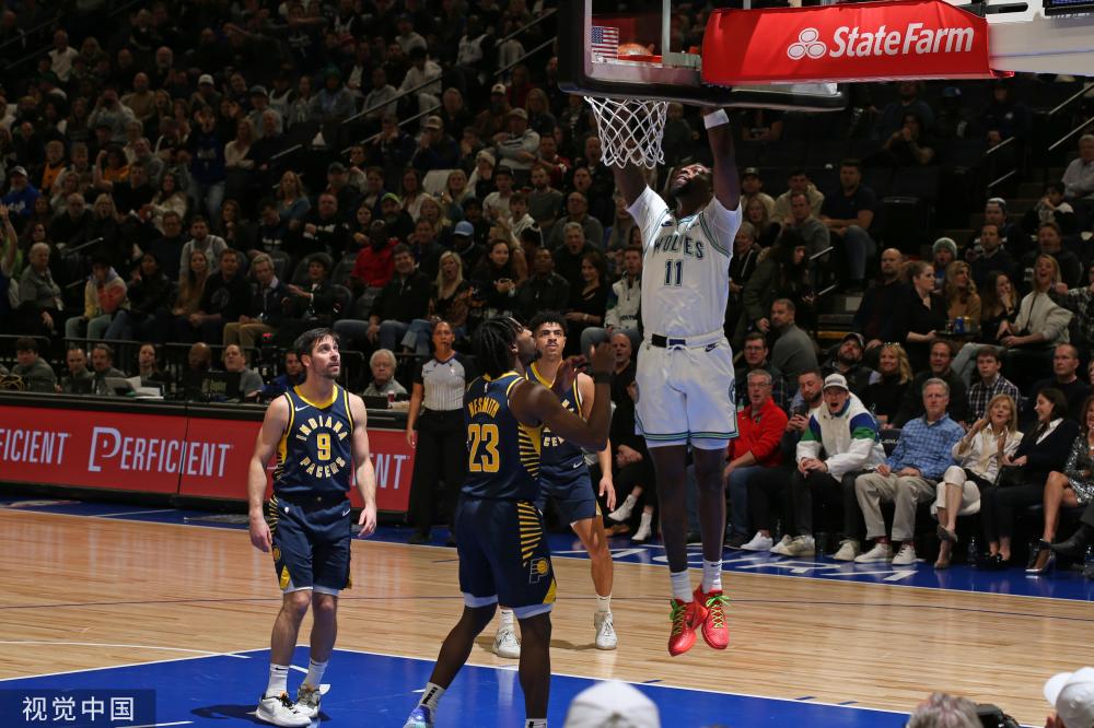 席上显得尤 席上显得尤