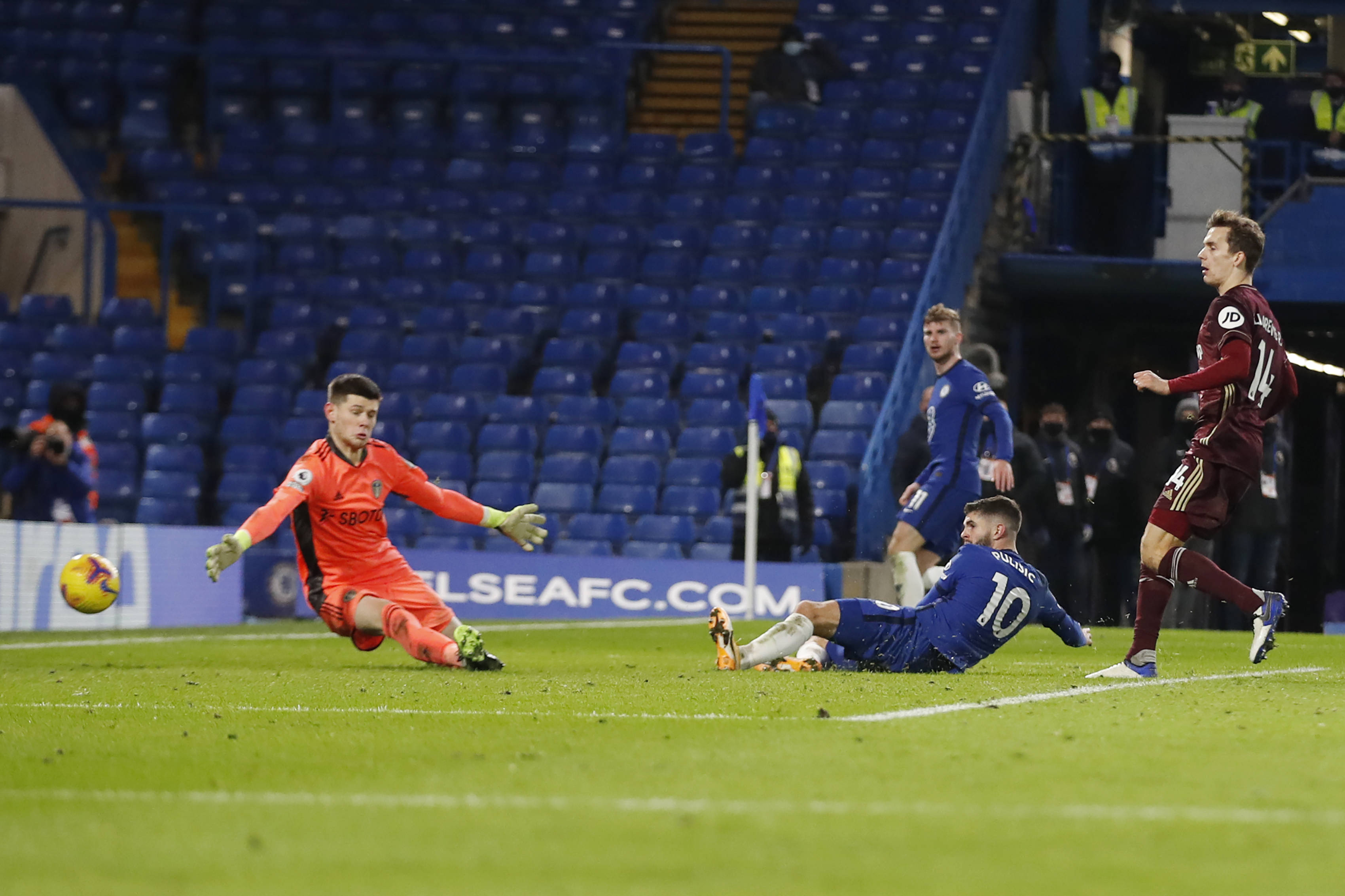 灵活跑位以 灵活跑位以